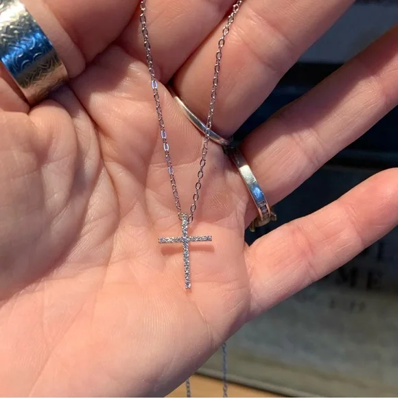 #179 0.17 cttw Moissanite cross necklace - Picture 3 of 9